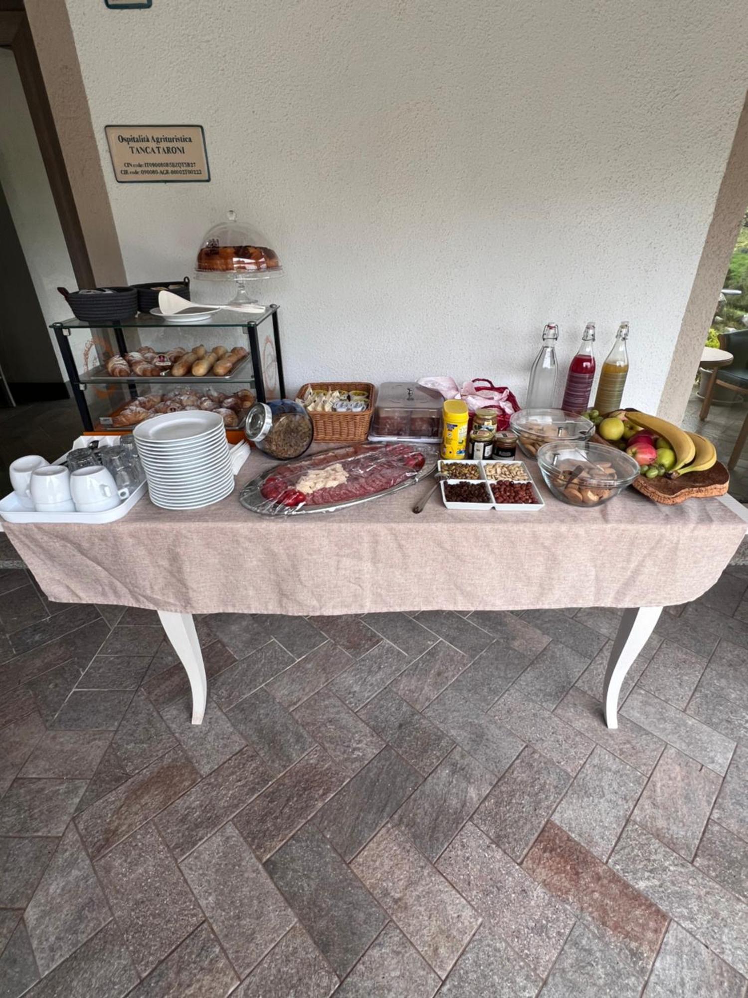 Agriturismo Bed And Breakfast Tanca Taroni Telti Buitenkant foto
